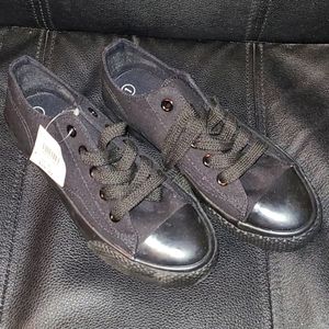 NWT chuck Taylor dupes - size 1